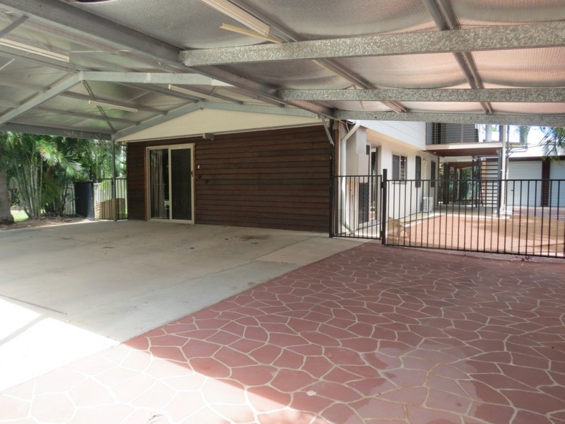 8 Lewis Place, Emerald QLD 4720