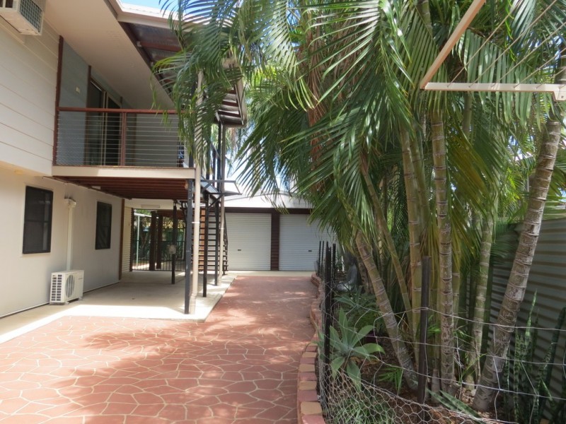 8 Lewis Place, Emerald QLD 4720
