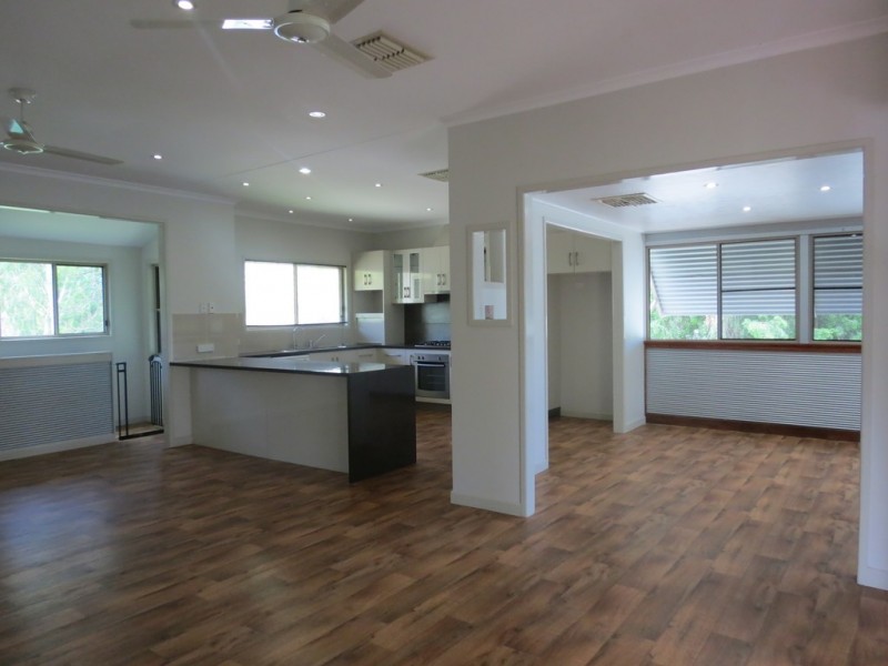 8 Lewis Place, Emerald QLD 4720