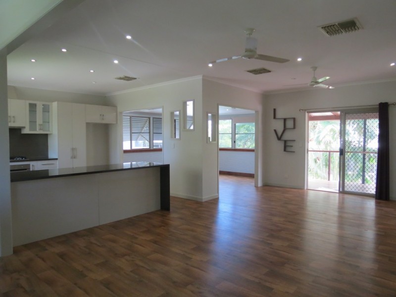 8 Lewis Place, Emerald QLD 4720