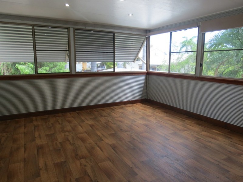 8 Lewis Place, Emerald QLD 4720