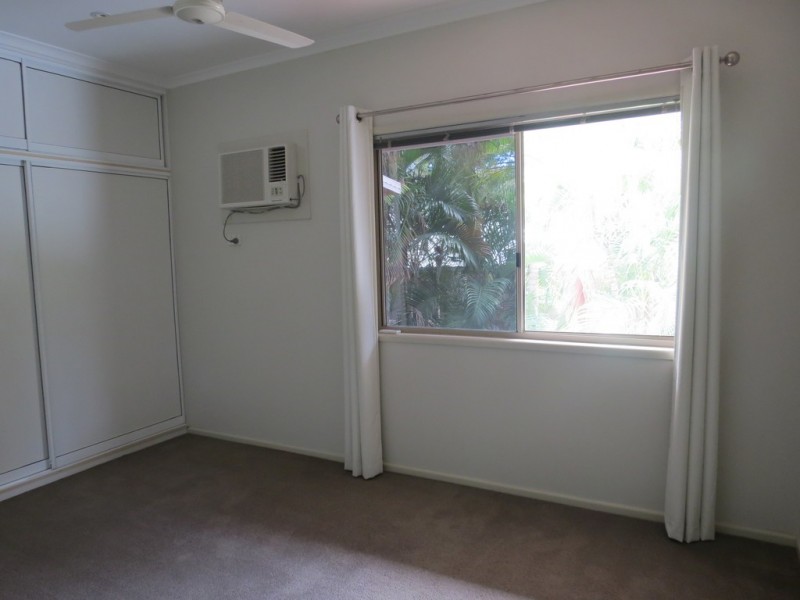 8 Lewis Place, Emerald QLD 4720