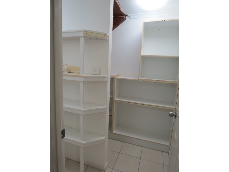 8 Lewis Place, Emerald QLD 4720