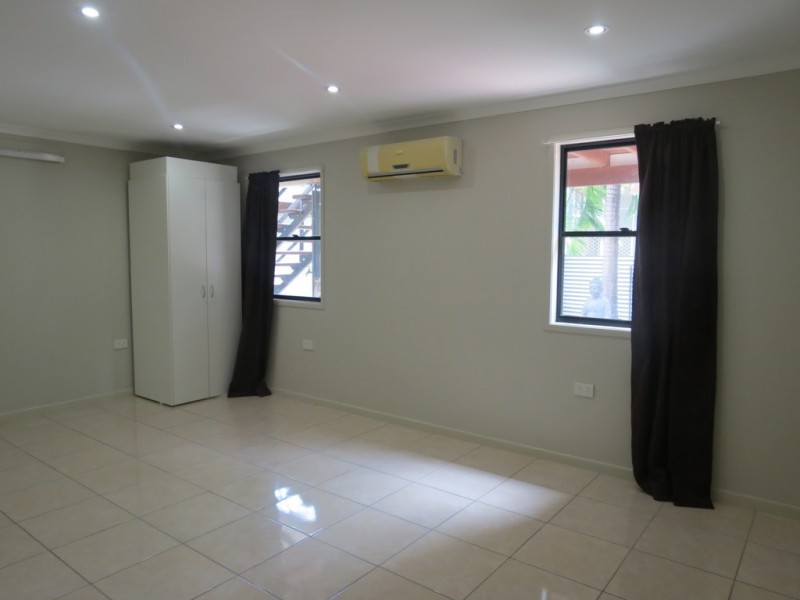 8 Lewis Place, Emerald QLD 4720