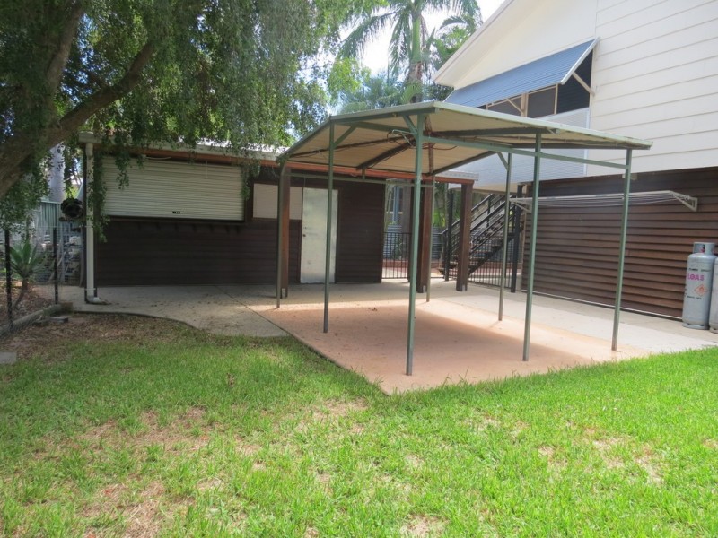 8 Lewis Place, Emerald QLD 4720