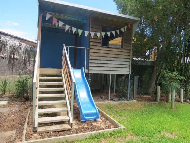 8 Lewis Place, Emerald QLD 4720