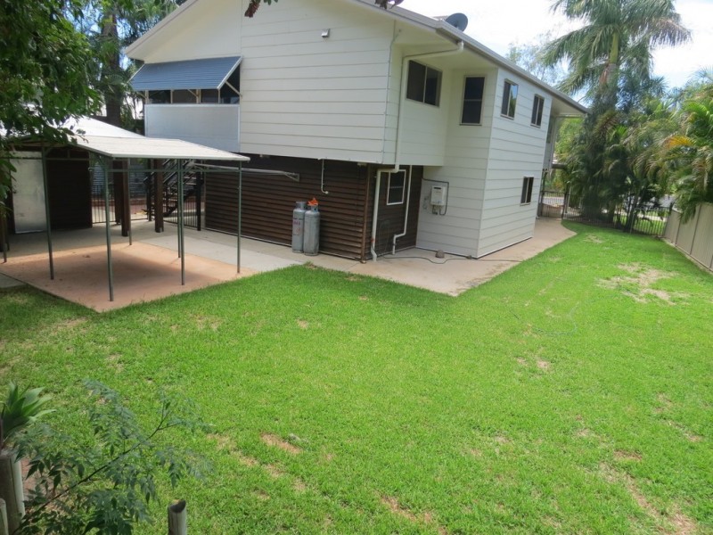 8 Lewis Place, Emerald QLD 4720