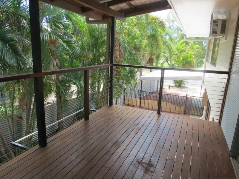 8 Lewis Place, Emerald QLD 4720