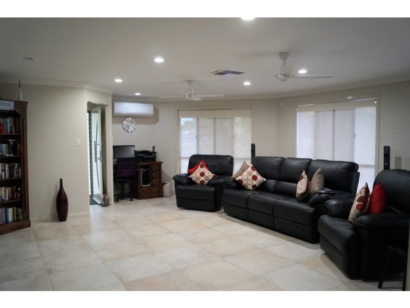 77 Gray Street, Emerald QLD 4720