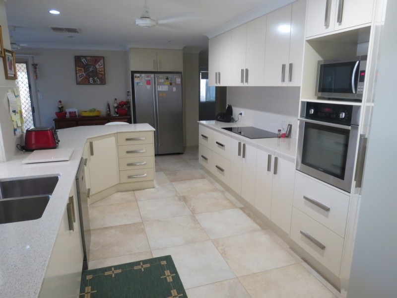 77 Gray Street, Emerald QLD 4720