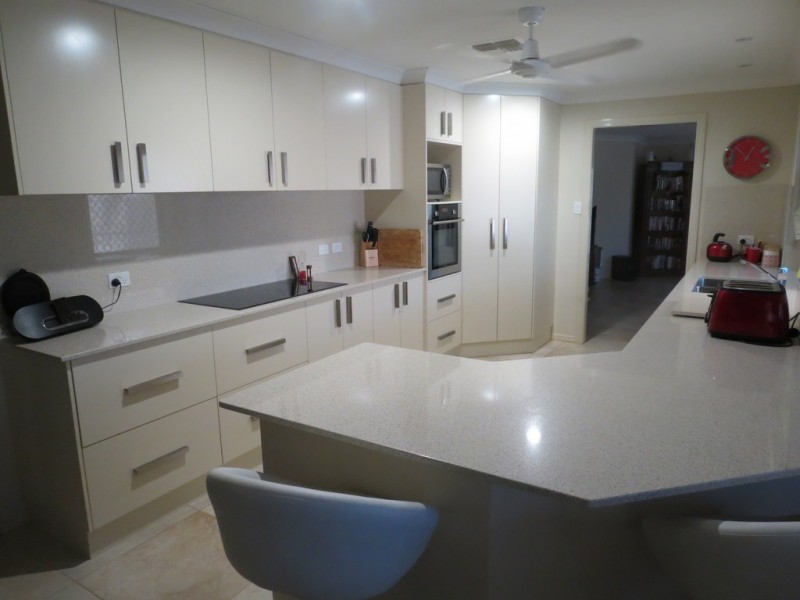 77 Gray Street, Emerald QLD 4720