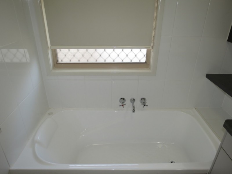 5 Peggy Court, Emerald QLD 4720