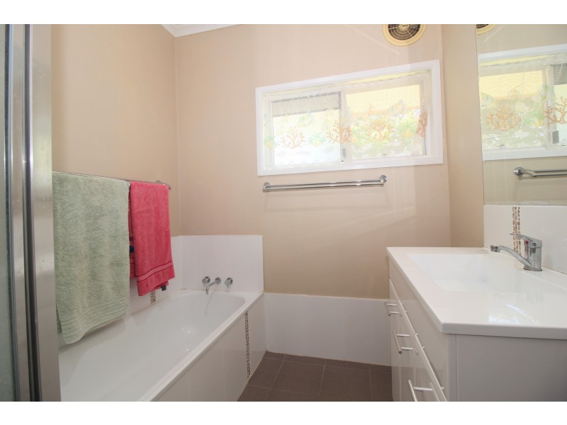 51 Campbell, Emerald QLD 4720