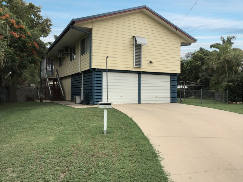 2 Thomas Place, Emerald QLD 4720