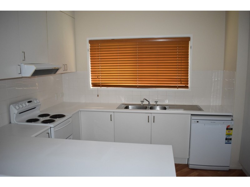 2 Thomas Place, Emerald QLD 4720