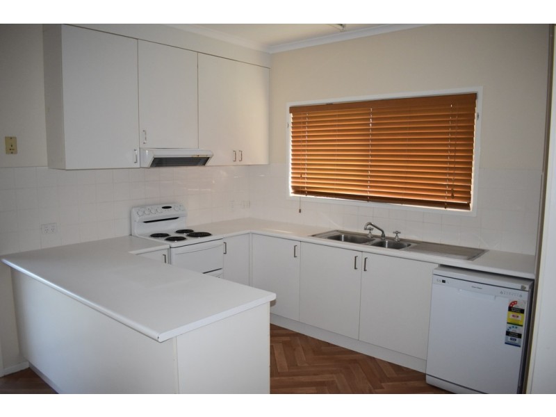 2 Thomas Place, Emerald QLD 4720