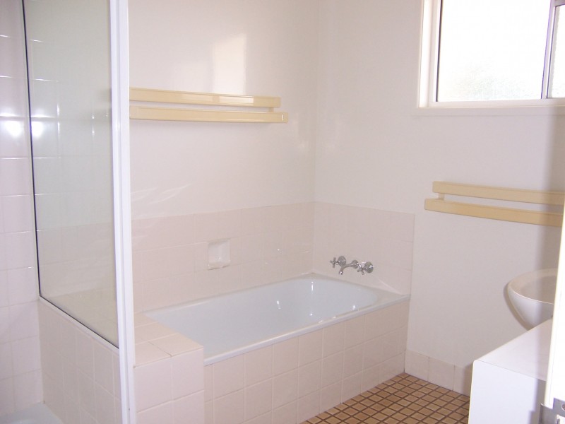 2 Thomas Place, Emerald QLD 4720