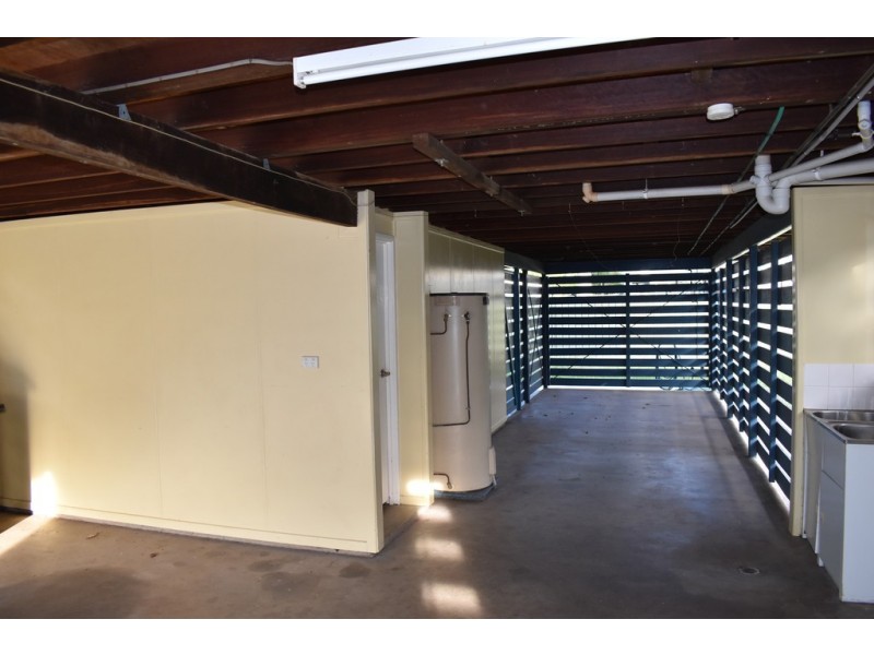 2 Thomas Place, Emerald QLD 4720