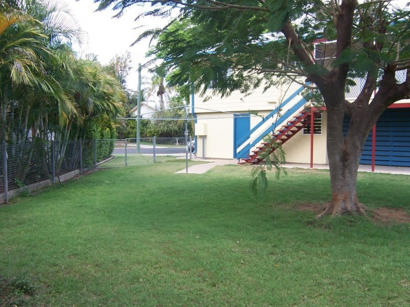 2 Thomas Place, Emerald QLD 4720
