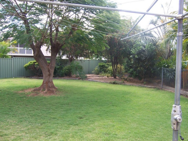 2 Thomas Place, Emerald QLD 4720