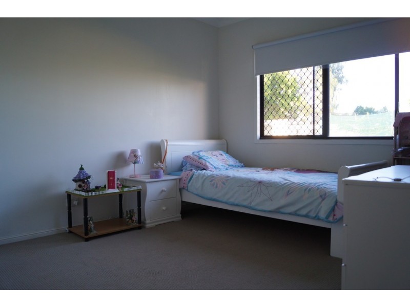 10 Glovar Street, Emerald QLD 4720