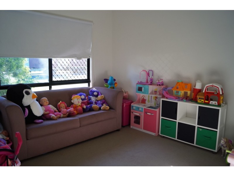 10 Glovar Street, Emerald QLD 4720