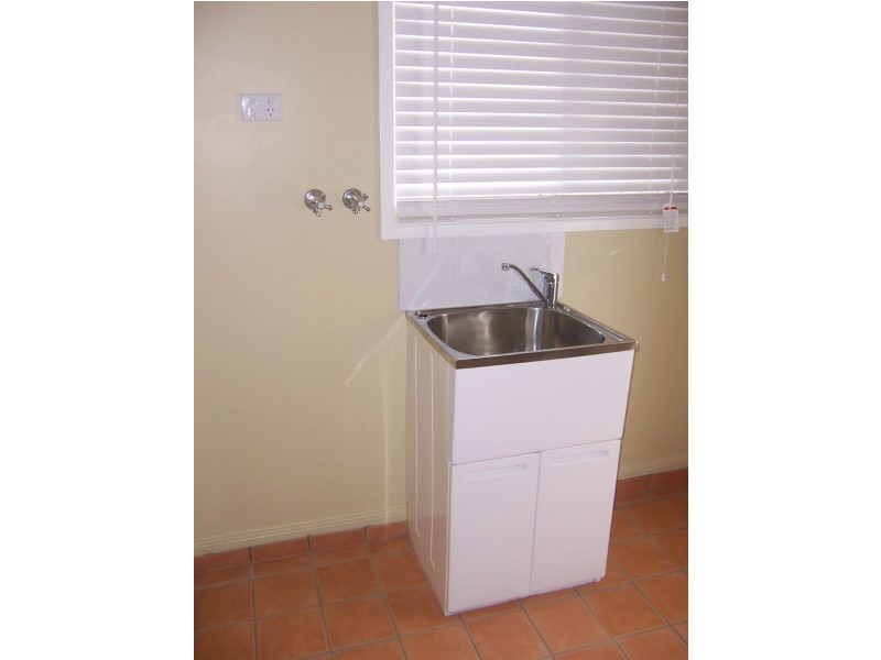 2/122 Hospital Road, Emerald QLD 4720