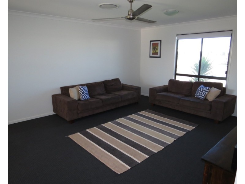 8 Eagle St, Emerald QLD 4720