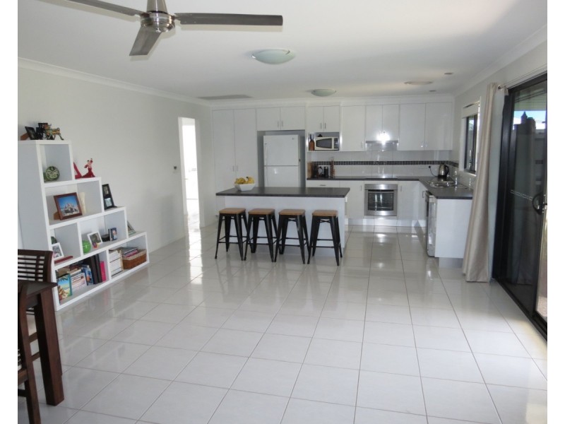 8 Eagle St, Emerald QLD 4720