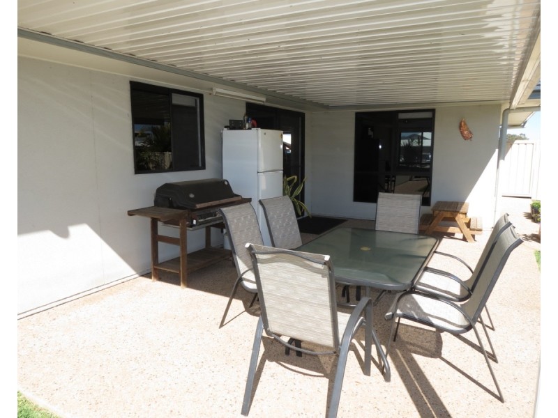 8 Eagle St, Emerald QLD 4720