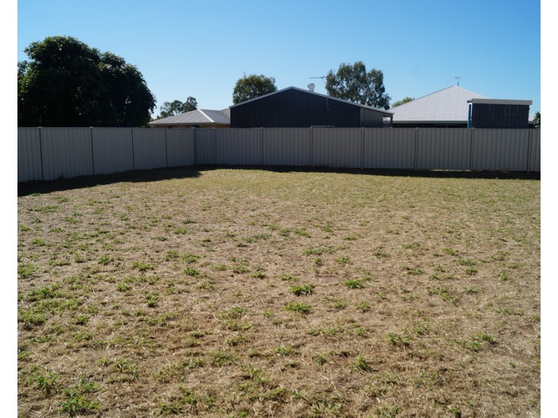 10 Mitchell St, Emerald QLD 4720