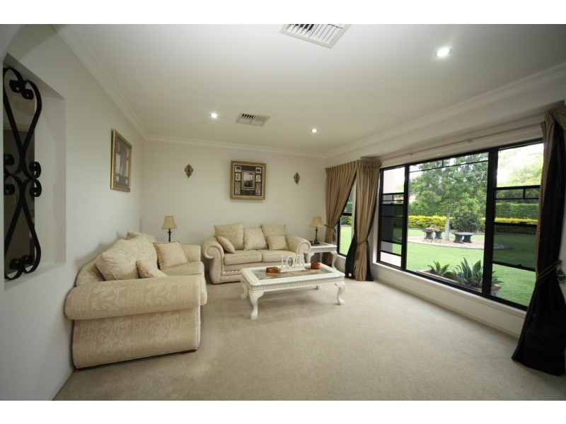 4 Malibu Place, Emerald QLD 4720
