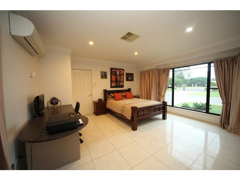 4 Malibu Place, Emerald QLD 4720