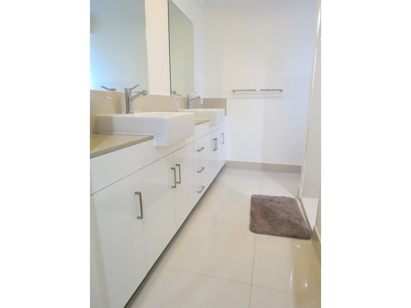 56 Canterbury Road, Emerald QLD 4720