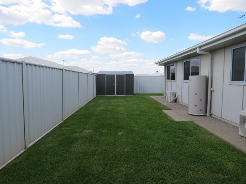 56 Canterbury Road, Emerald QLD 4720