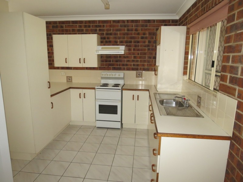 33 Barry Street, Emerald QLD 4720