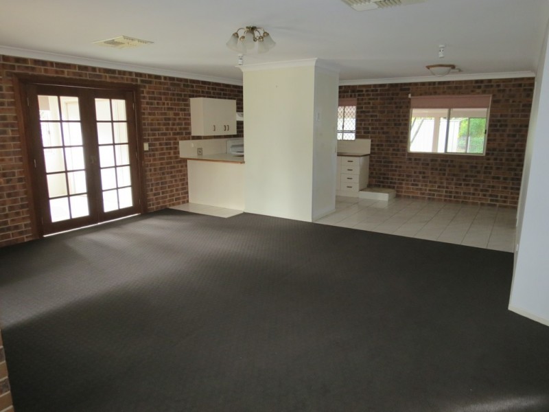 33 Barry Street, Emerald QLD 4720