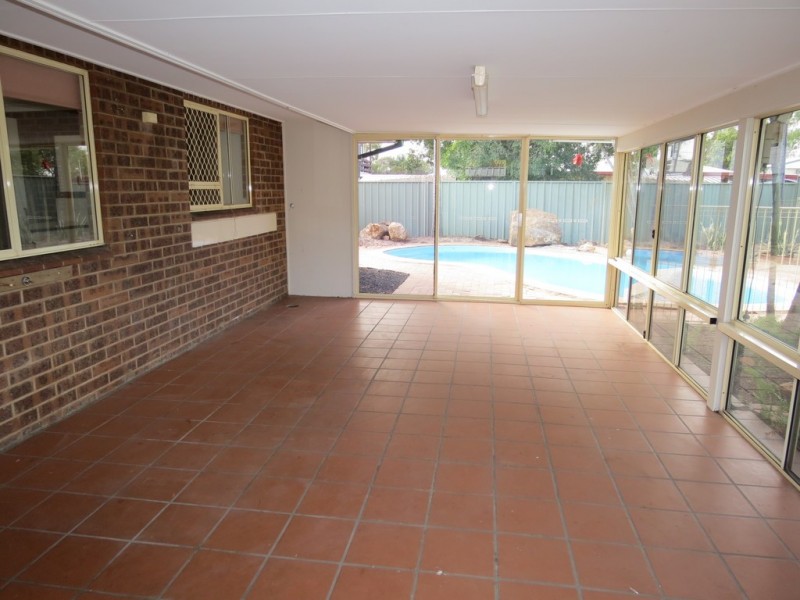 33 Barry Street, Emerald QLD 4720