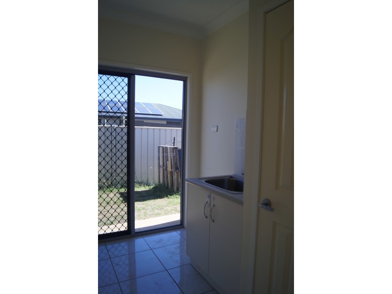 8 Kassidy Drive, Emerald QLD 4720