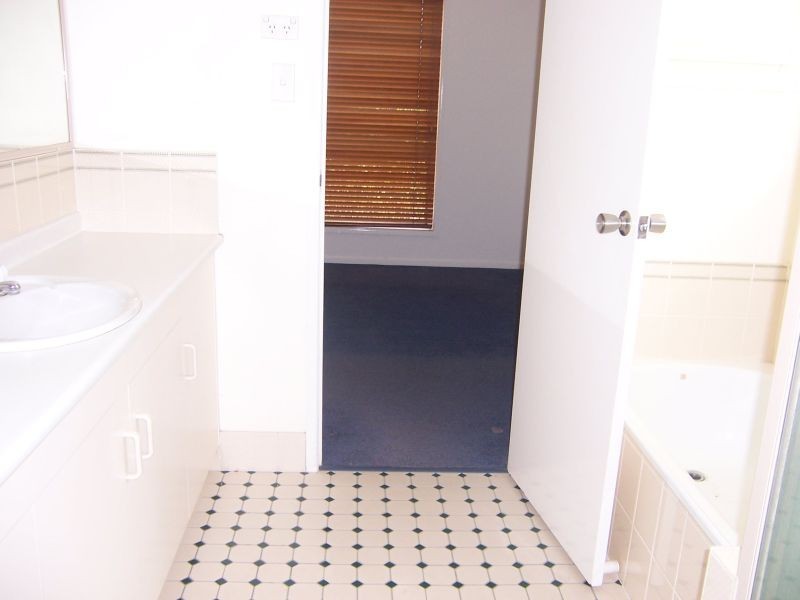 72 Gray, Emerald QLD 4720