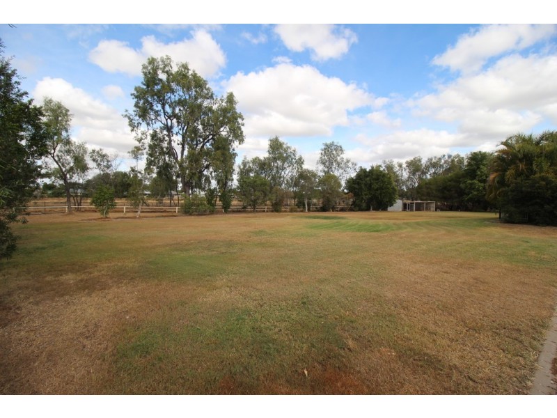 14 Coaker Drive, Emerald QLD 4720