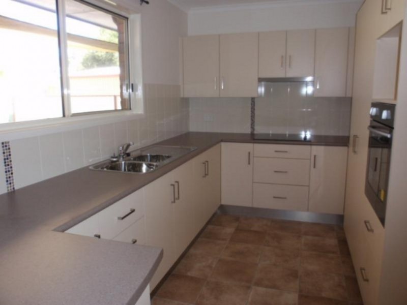 7 Wren Court, Emerald QLD 4720