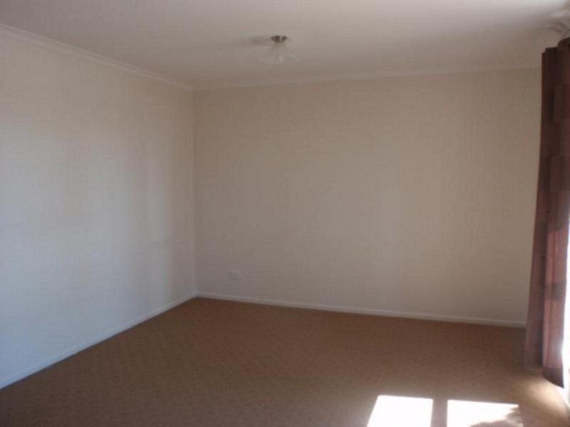 7 Wren Court, Emerald QLD 4720