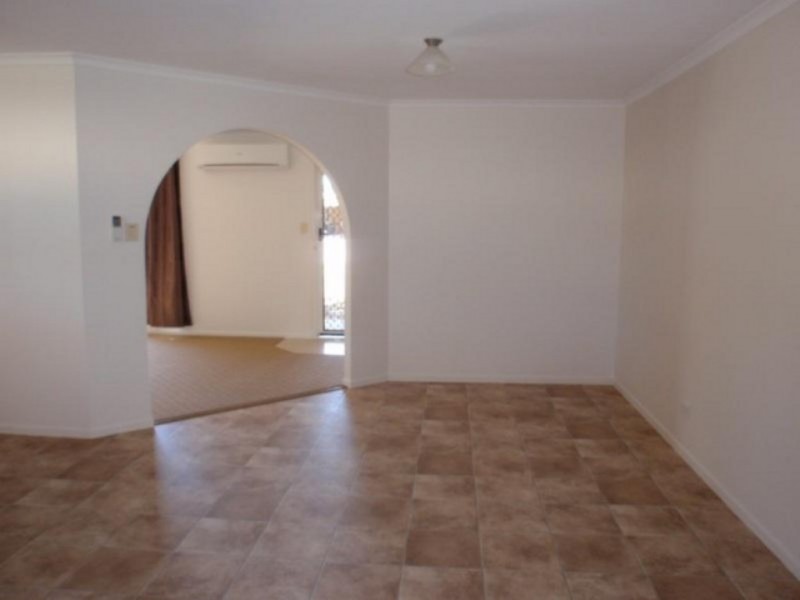 7 Wren Court, Emerald QLD 4720