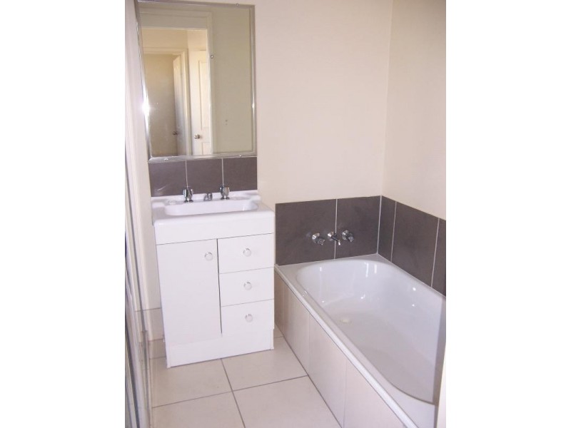 6 Fig Tree Court, Emerald QLD 4720