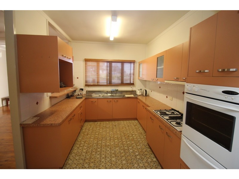 11 Hospital Road, Emerald QLD 4720
