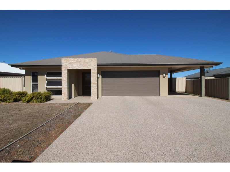 4 Easton Street, Emerald QLD 4720