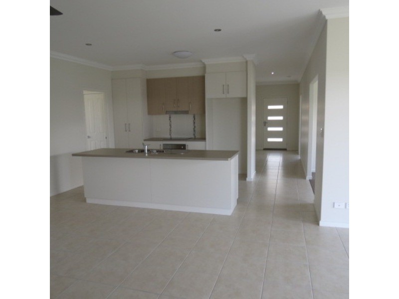 4 Easton Street, Emerald QLD 4720