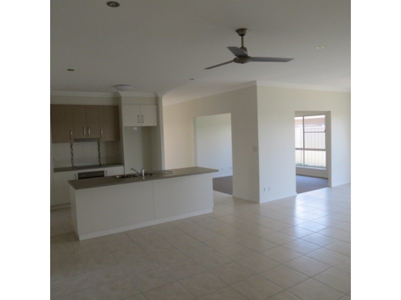 4 Easton Street, Emerald QLD 4720