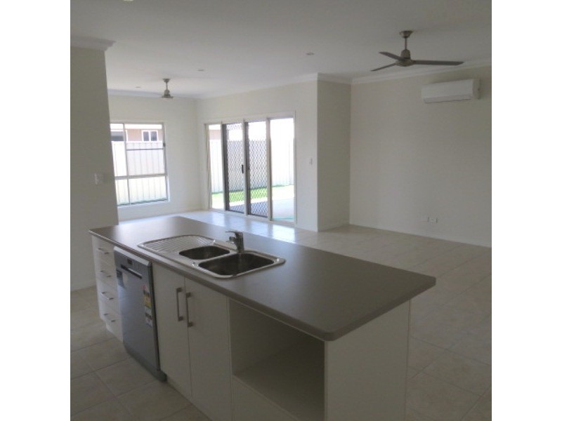 4 Easton Street, Emerald QLD 4720